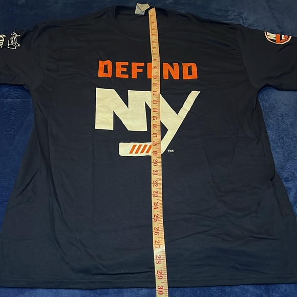 NWOT, NY Islanders “Defend NY” Islanders T-Shirt, Size L - Picture 2 of 4